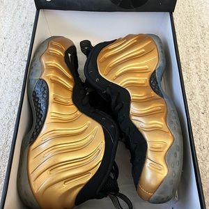 Pre owned gold Nike foamposites size 9.5